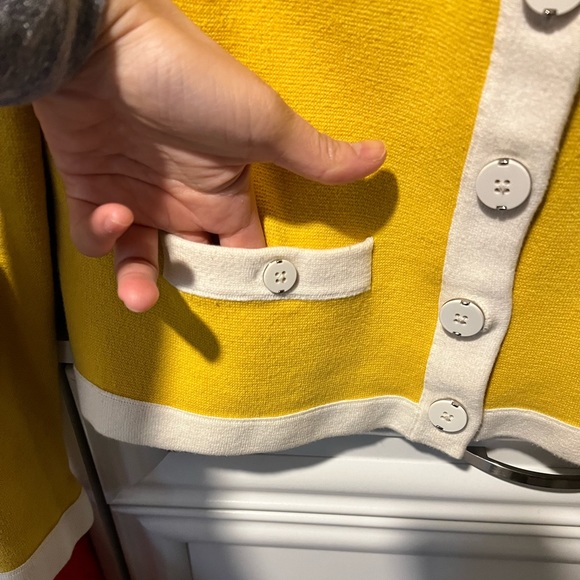 Banana Republic Sweater - Picture 4 of 6